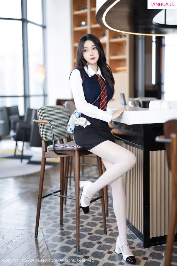 玥儿玥  [XiuRen]高清写真图 2024.03.18 No.8247 玥儿玥 丝袜美腿第6张图片